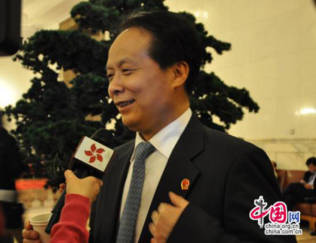 全國人大代表耿福能接受記者采訪 中國網 陳保龍 攝